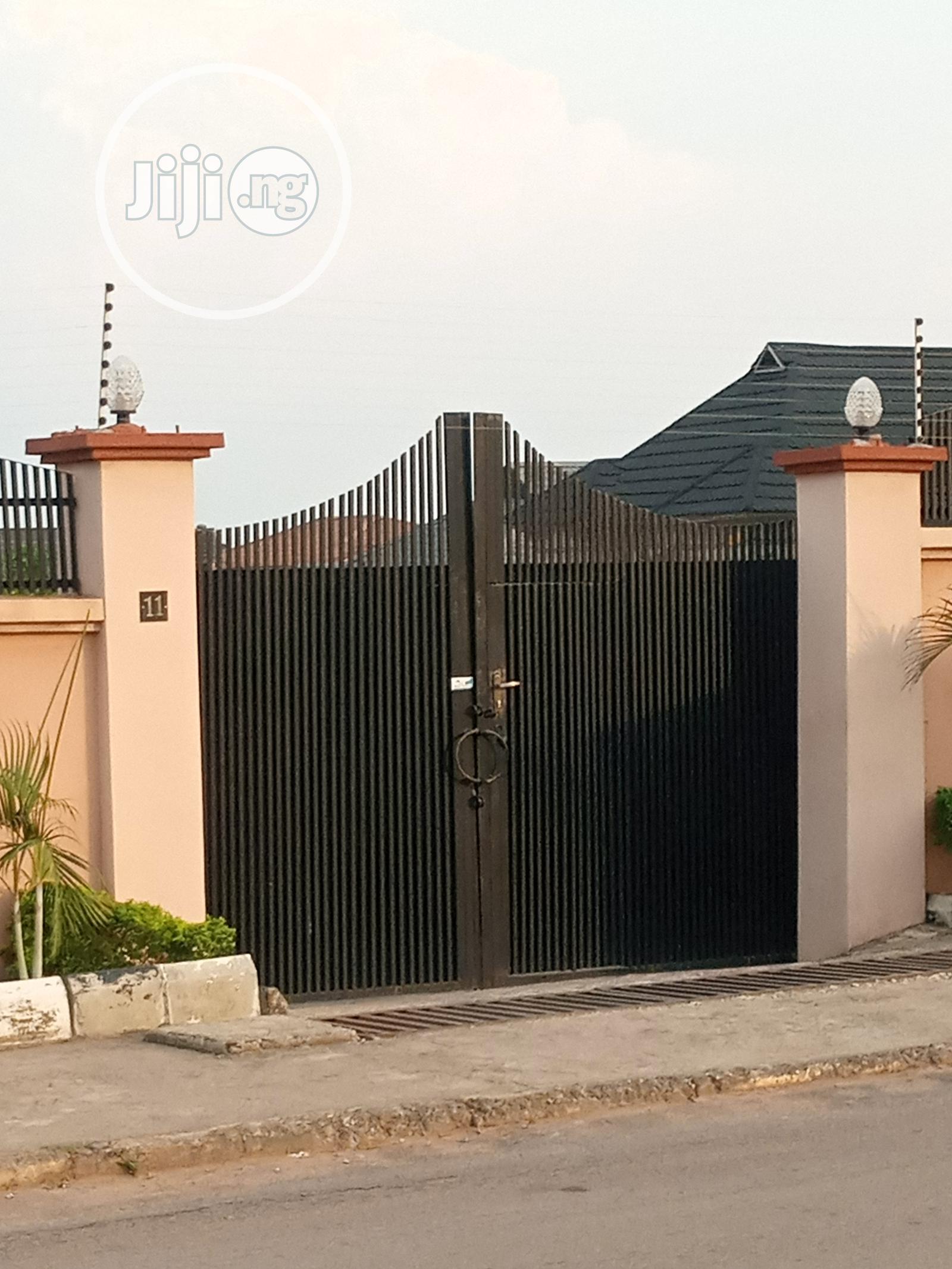 Electric Fence Security Wire