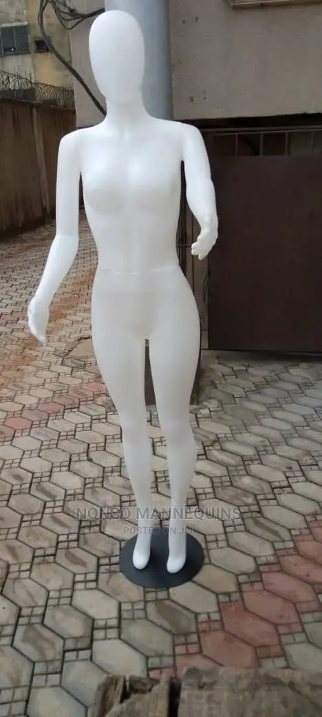 Faceless White Female Mannequins