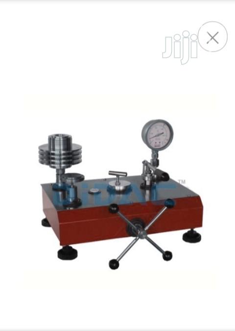 Dead Weight Pressure Gauge Tester