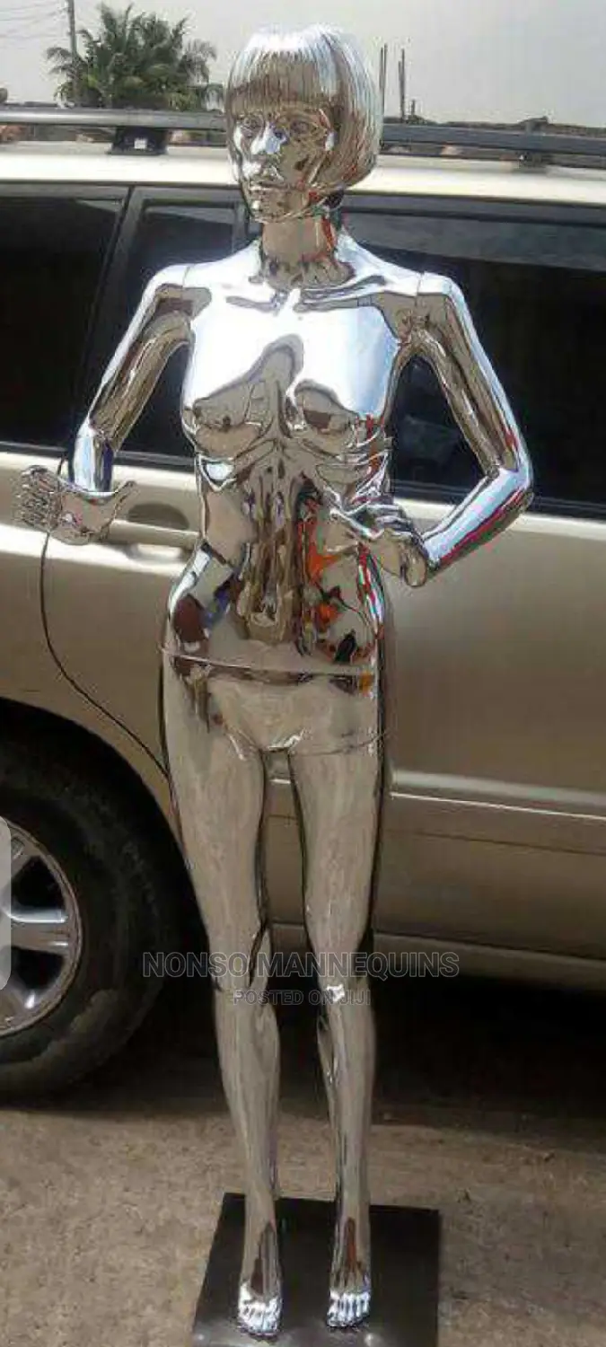 Yo6 Gold Chrome Woman Mannequin
