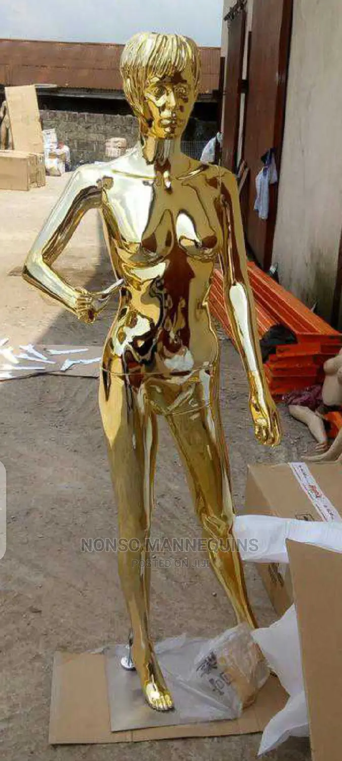 Yo6 Gold Chrome Woman Mannequin