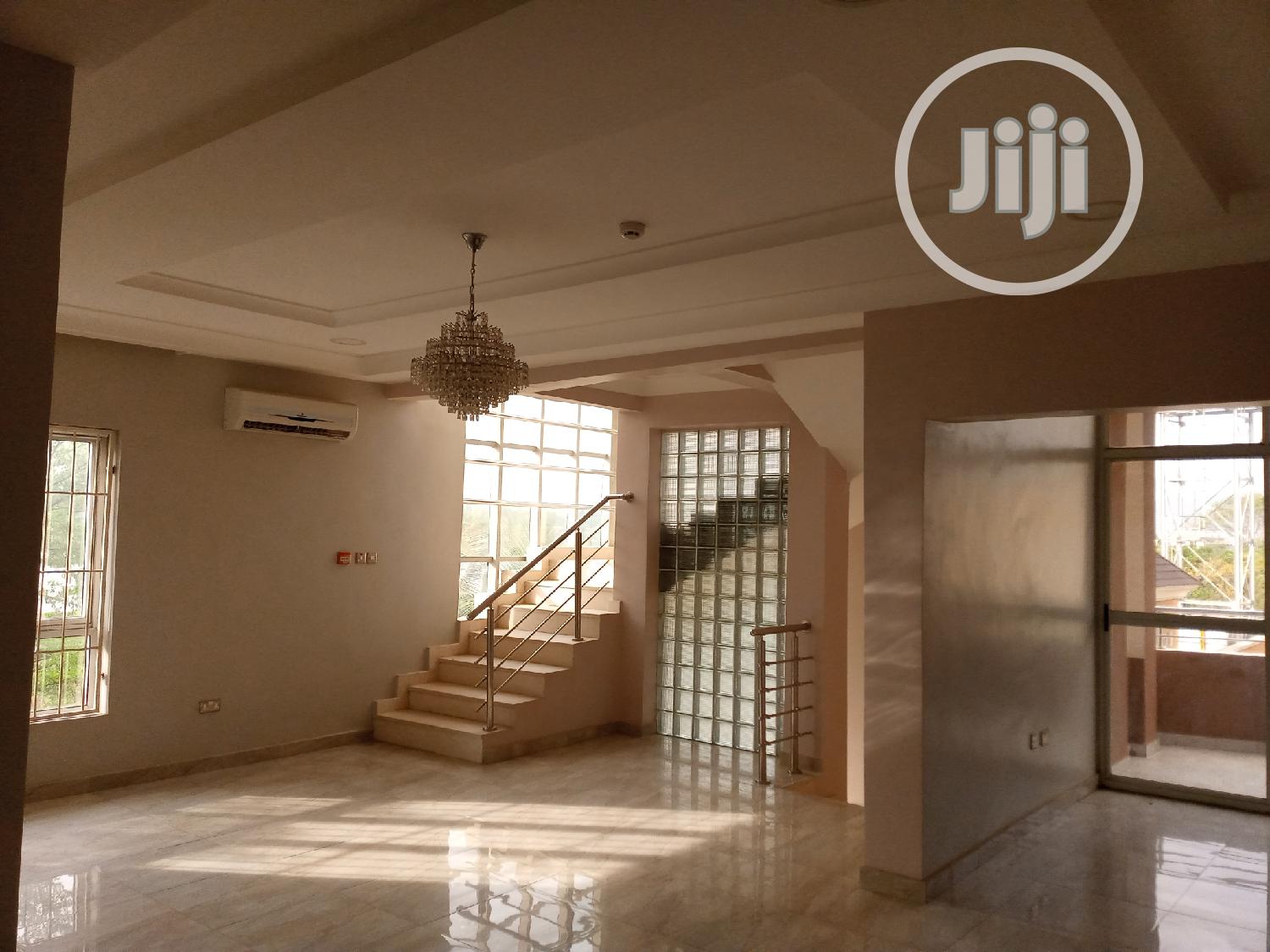 5bdrm Duplex in Jabi for sale