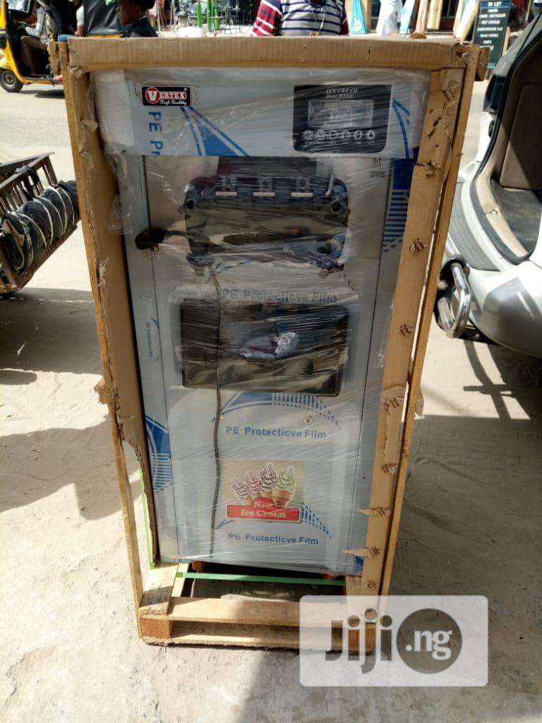 3 Nozzles Standing Icecream Machine