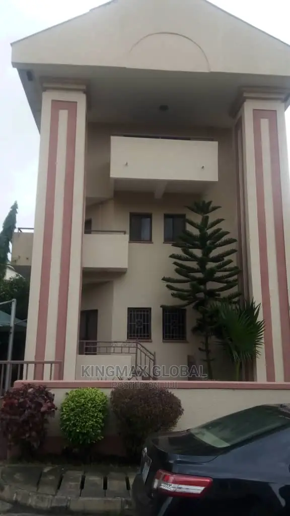 4bdrm Duplex in Maitama for sale