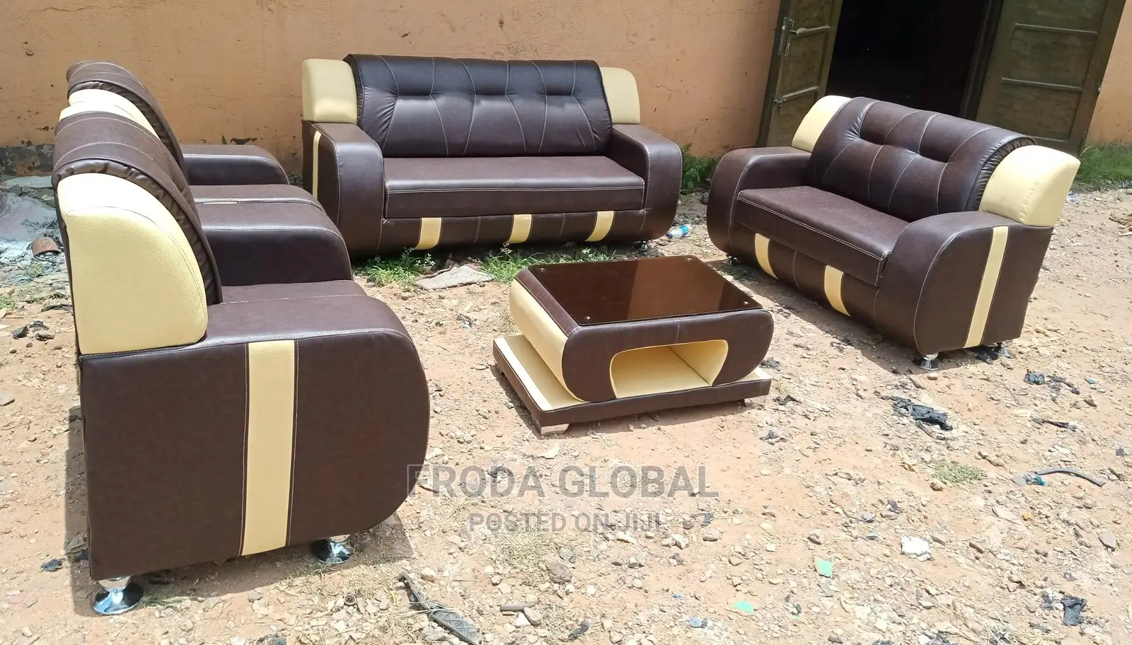 Set of 7 Seaters Sofa Chairs and Centre Table. 3+2+1+1 Couch