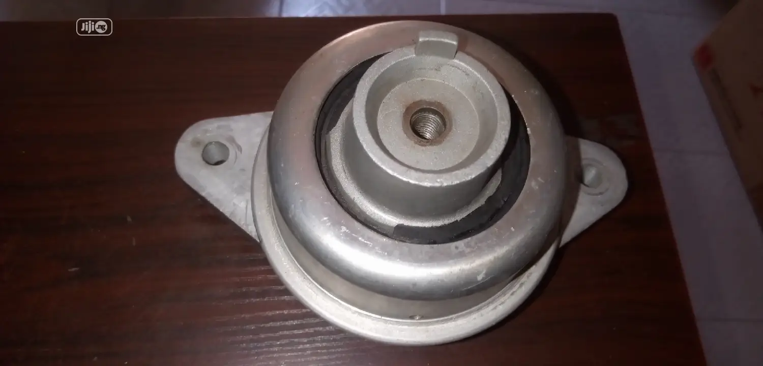 MERCEDES BENZ Engine Mount/Seat