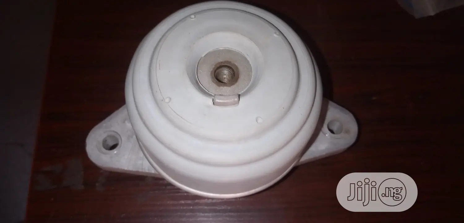 MERCEDES BENZ Engine Mount/Seat