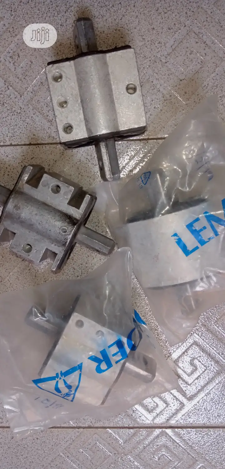 MERCEDES BENZ Gear Box Mount/Seat