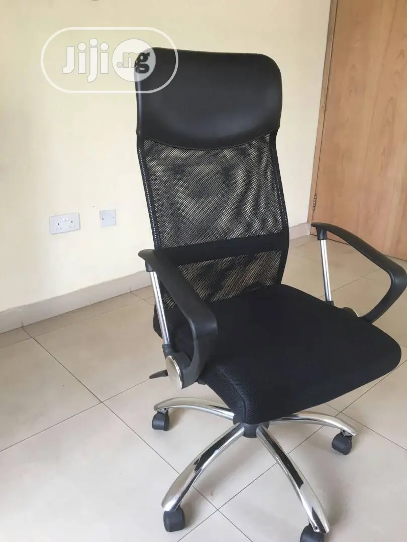 Comfortable Office Chair With Movable Wheels