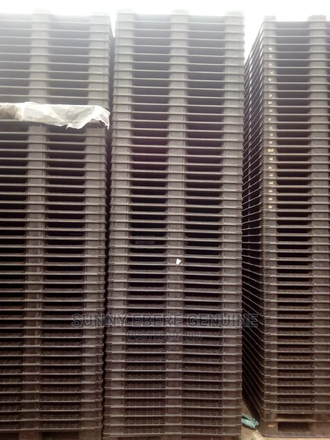 Heavy Duty Stackable Plastic Pallet 1200x1200x150mm