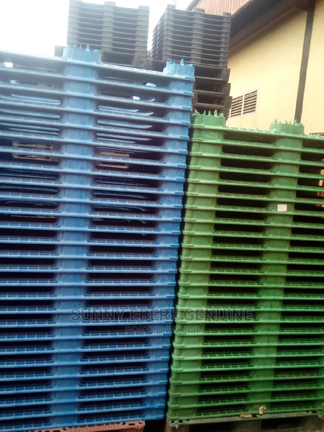 Heavy Duty Stackable Plastic Pallet 1200x1200x150mm