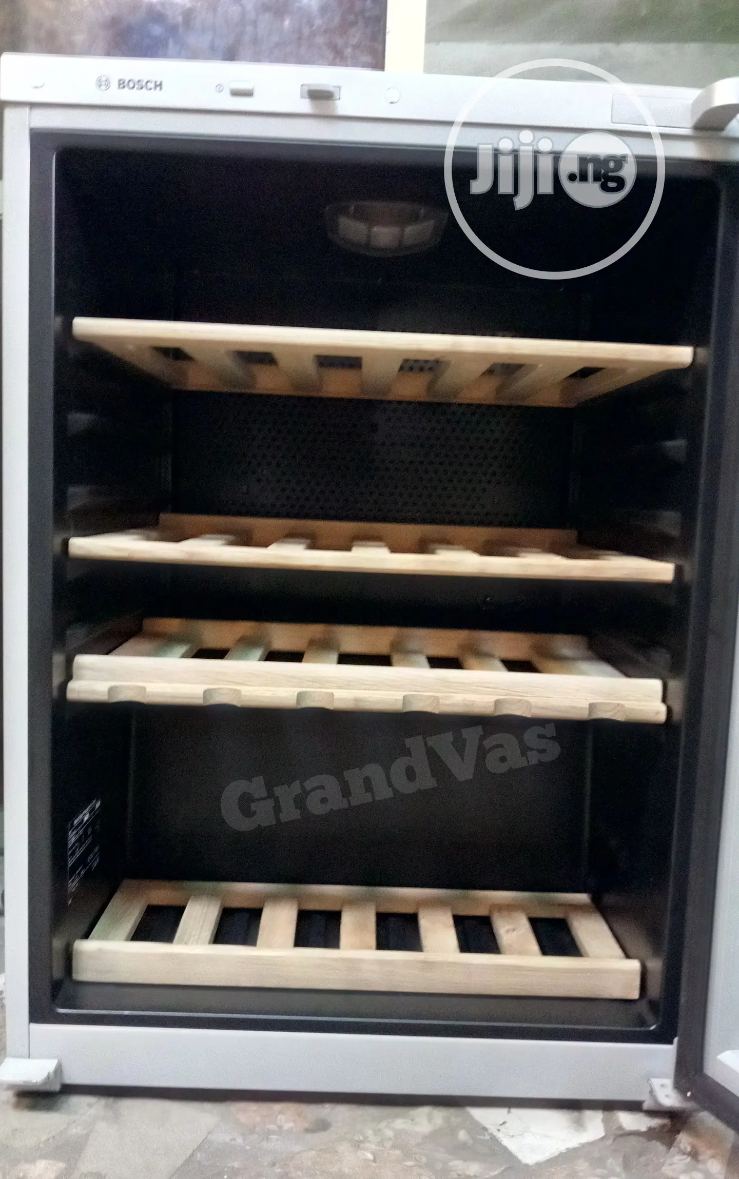 BOSCH Wine Cabinet/ Chiller (Model: KTW18V80GB)