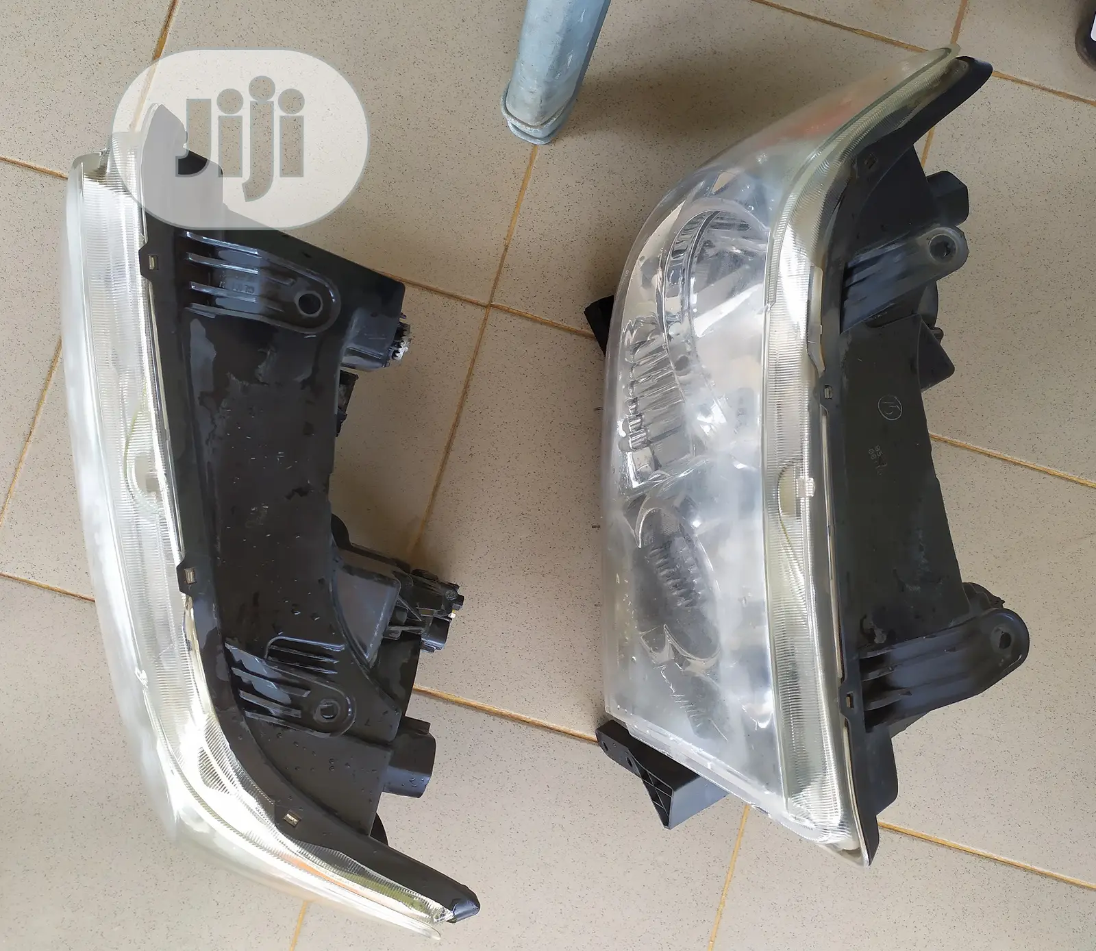 2007-2013 Toyota Tundra Headlight (Left and Right Side)