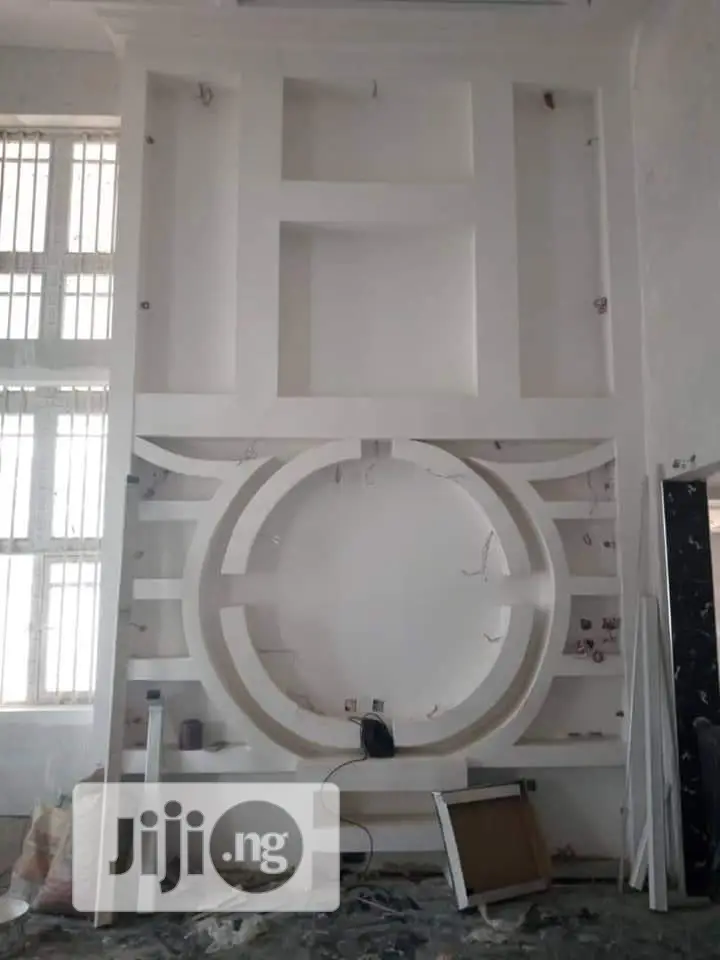 Pop Faux Wall Design - Tv Staircase