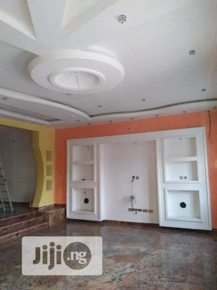 Pop Faux Wall Design - Tv Staircase