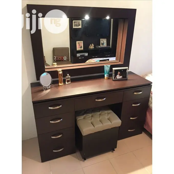 Executive Modern Dressing Mirror With Stool and Table