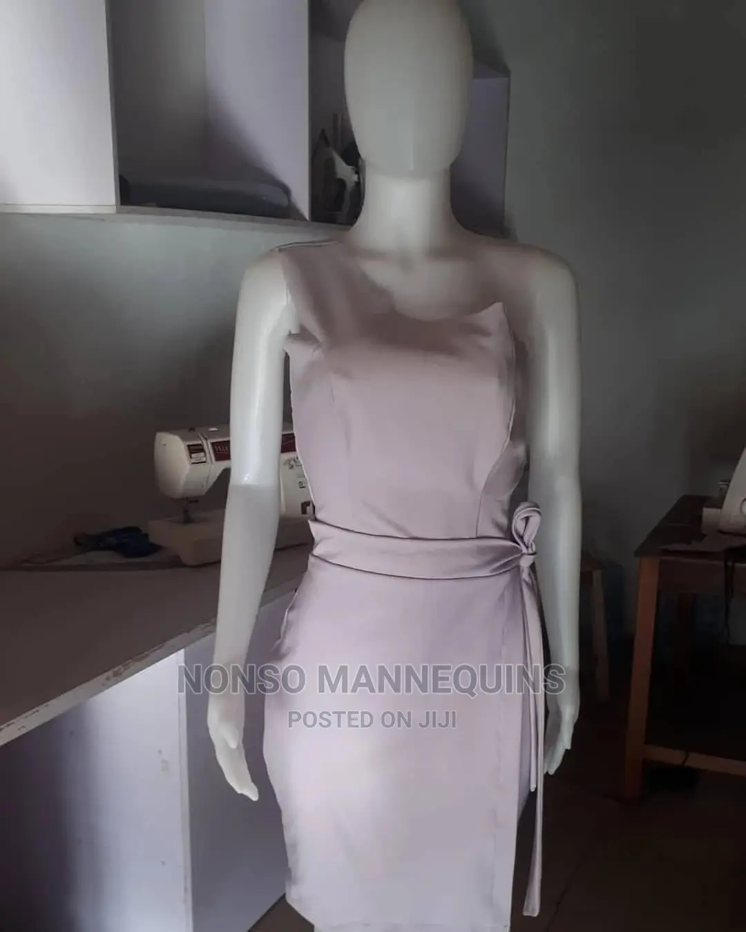 Plastic Egg Face Mannequin