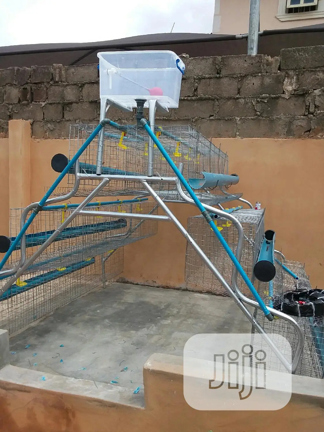 Battery Cage With Automatic Drinkers