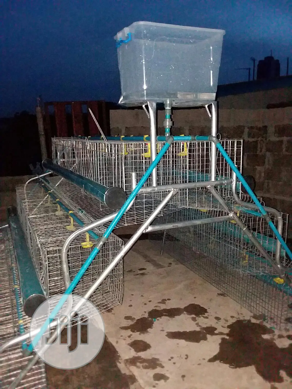 Battery Cage With Automatic Drinkers
