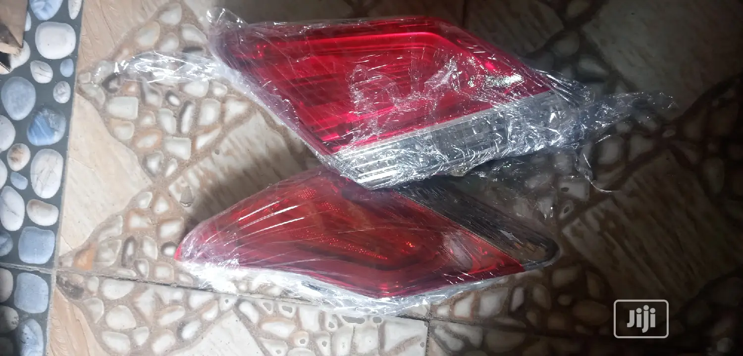 Booth Light Toyota Avalon Model