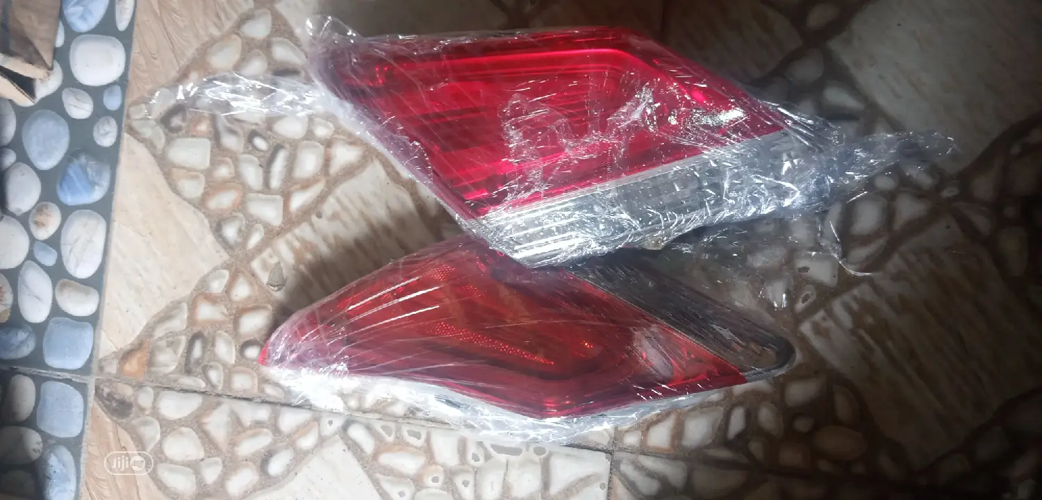 Booth Light Toyota Avalon Model