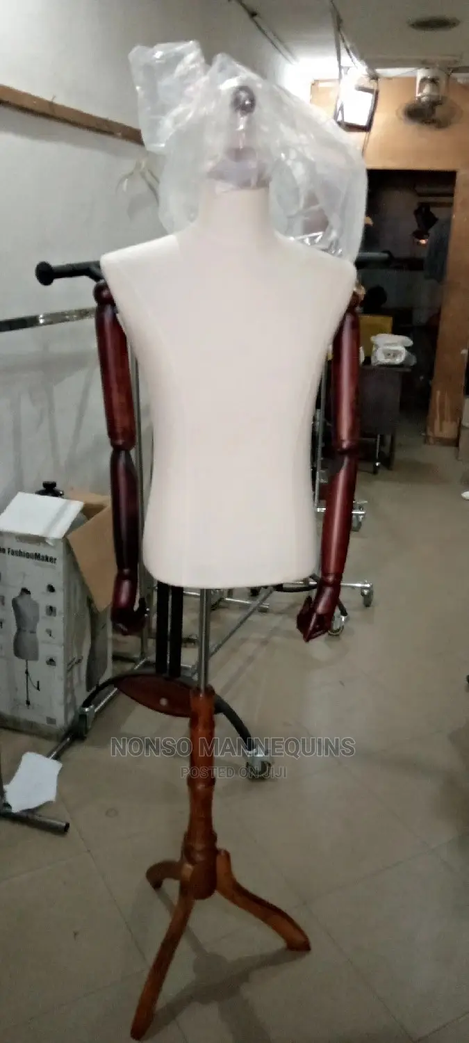 Half Body Male Mannequins With Moveable Hands