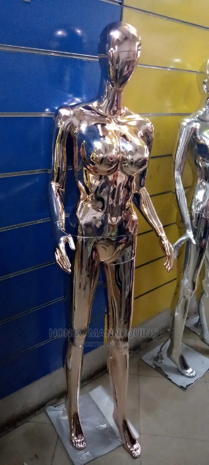 Busty Roae Gold Female Mannequins