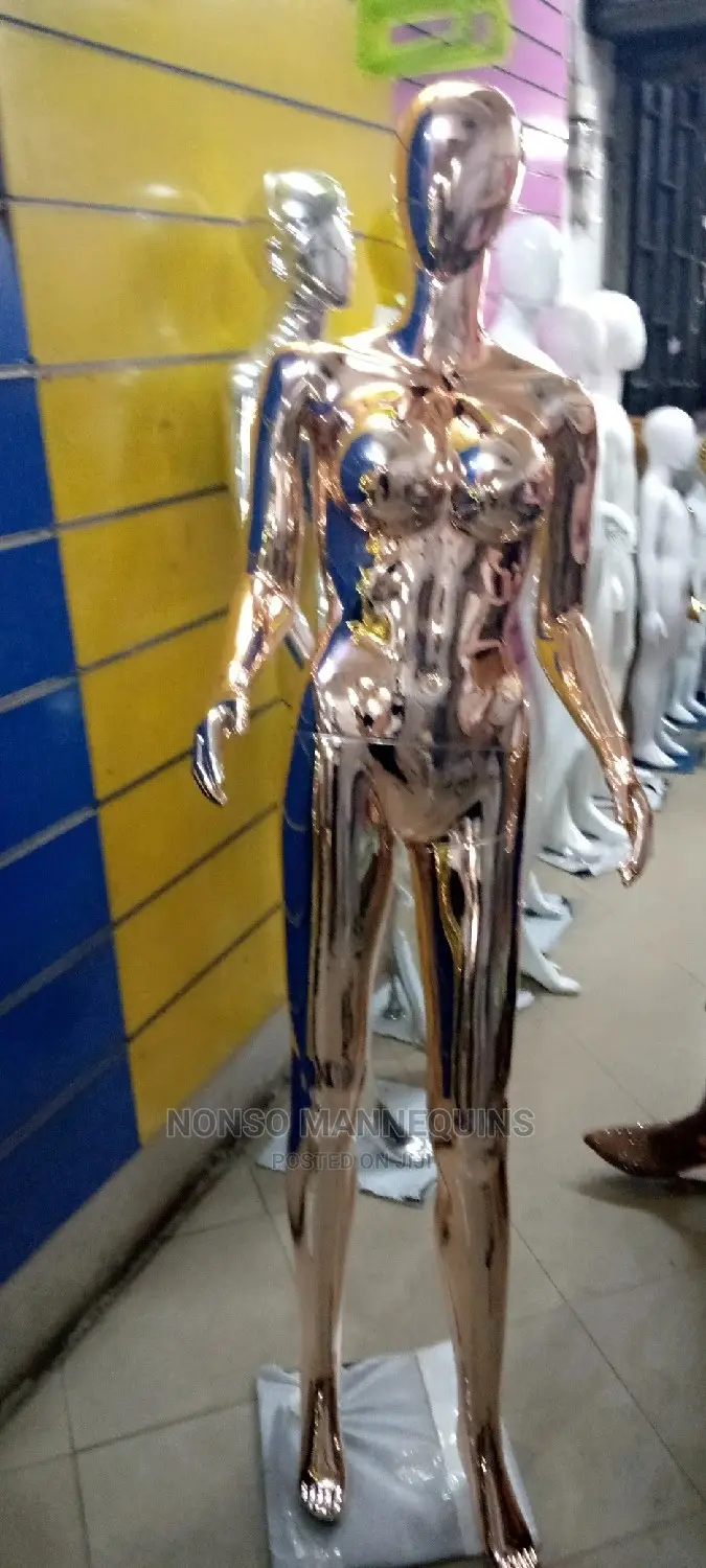 Busty Roae Gold Female Mannequins