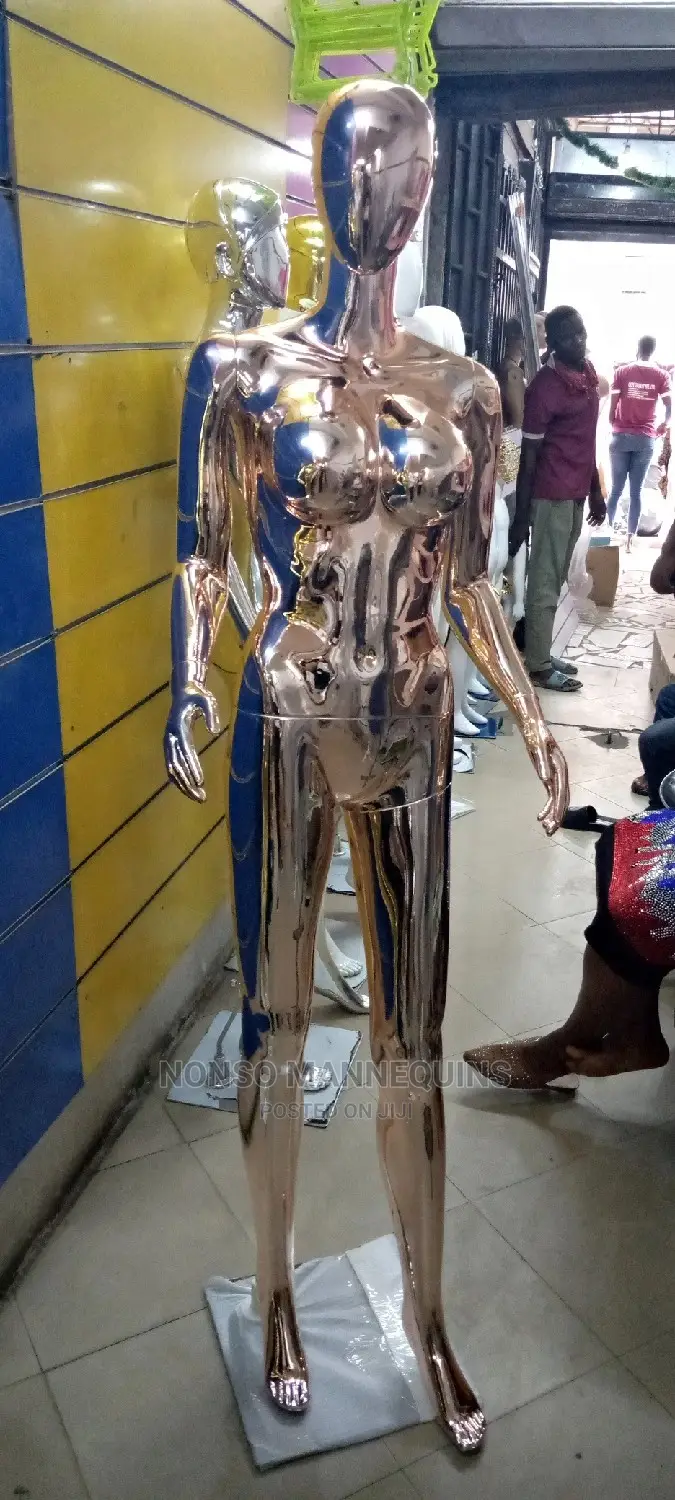 Busty Roae Gold Female Mannequins