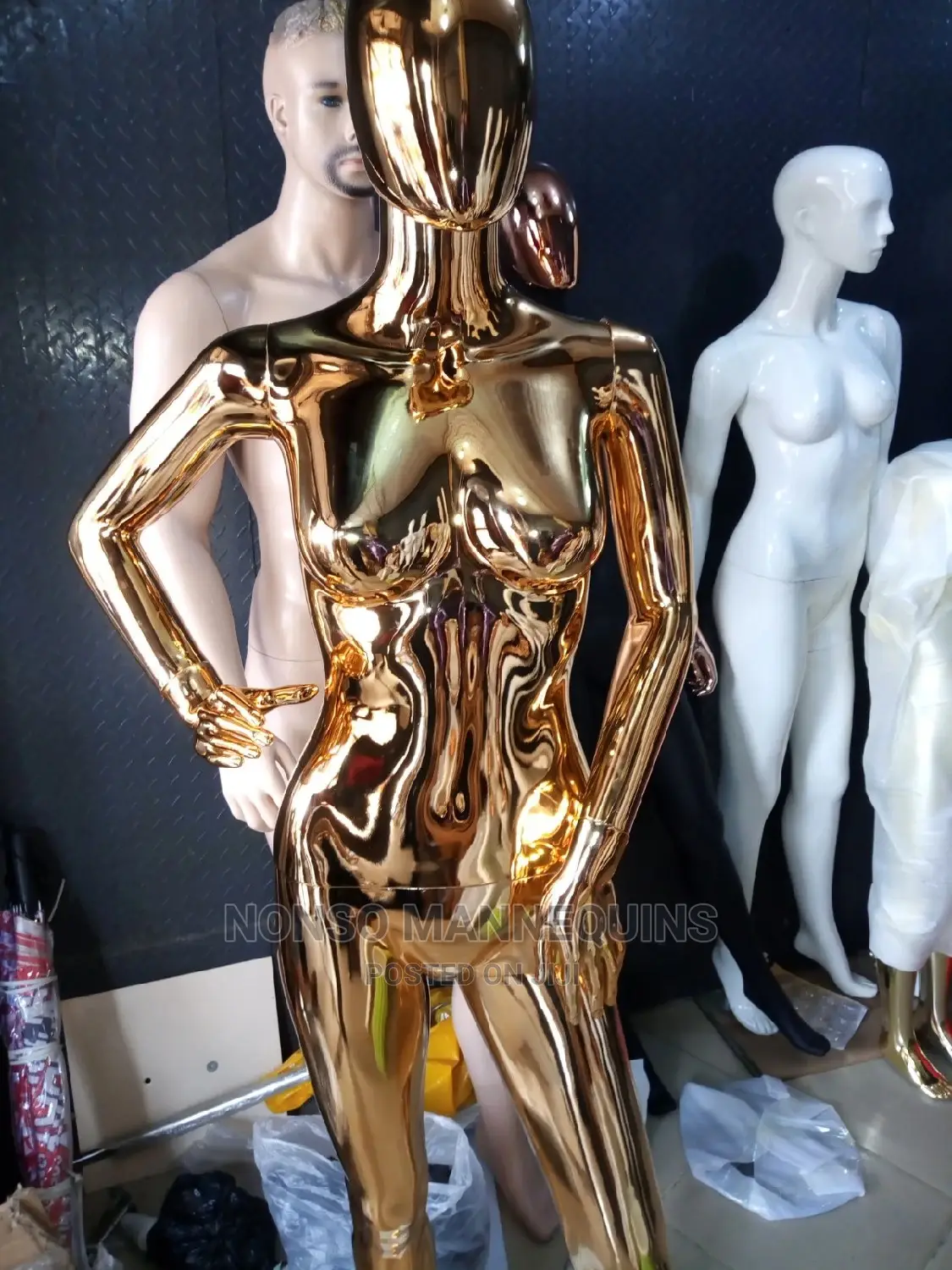 Honey Comb Gold Chrome'l New Mannequins