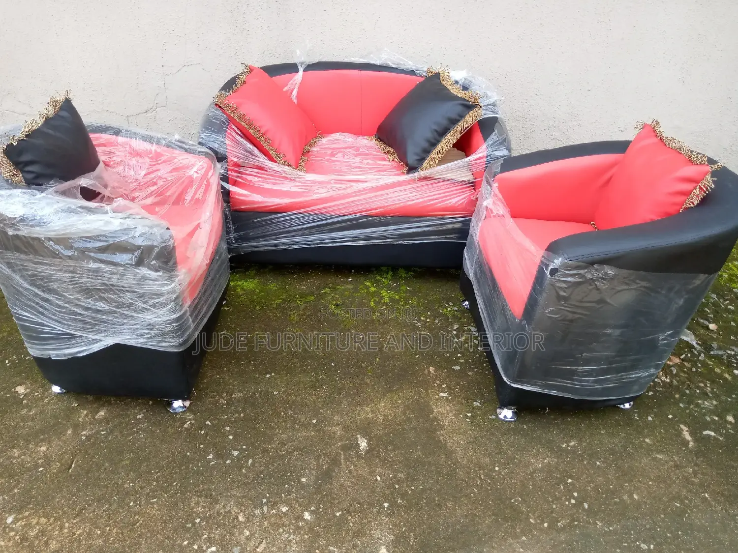Set of Sofa With Trow Pillow