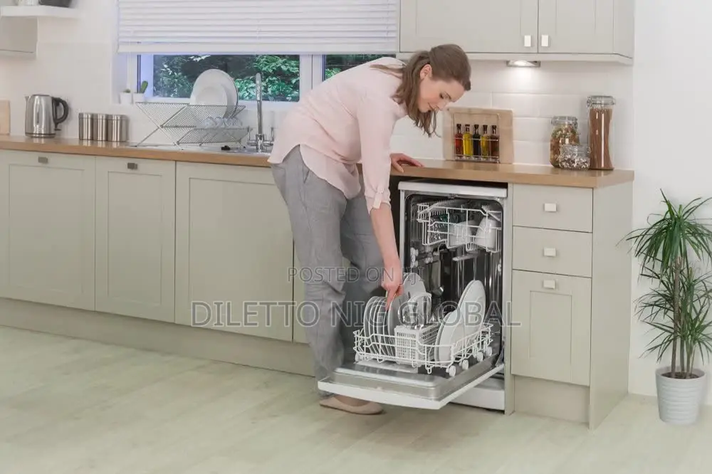 Russell Hobbs White Freestanding Slimline Dishwasher RHSLDW2