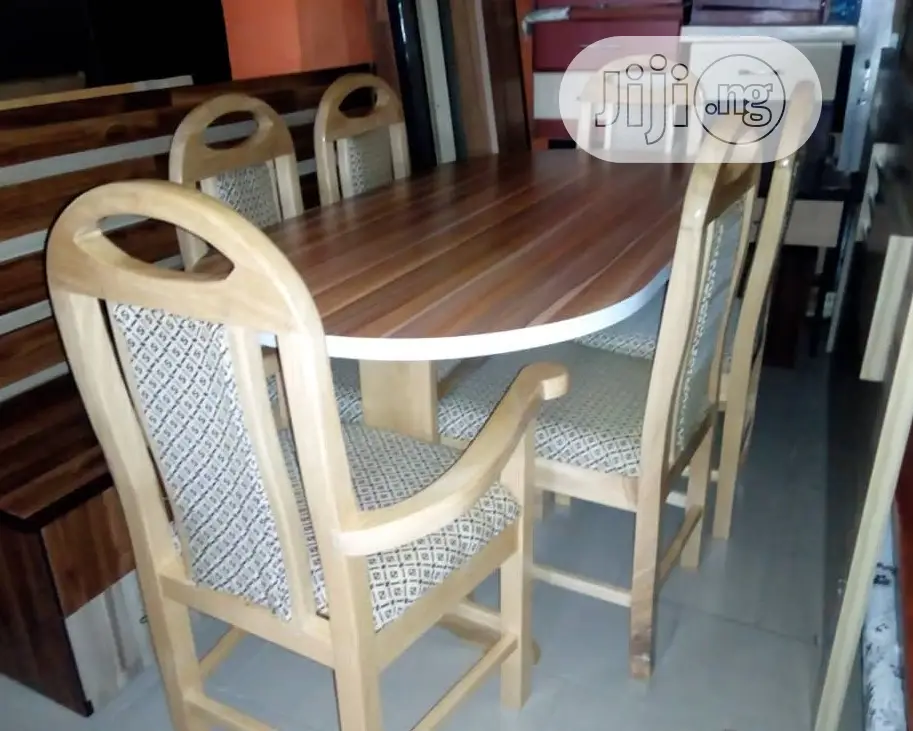 6 Seaters of Wooden Dinning Table