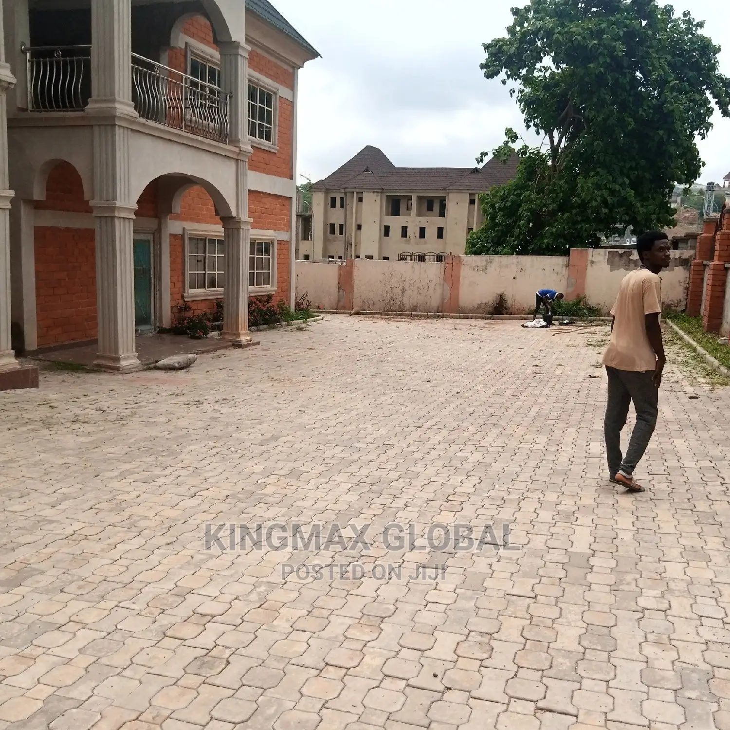 5bdrm Duplex in Guzape District for sale