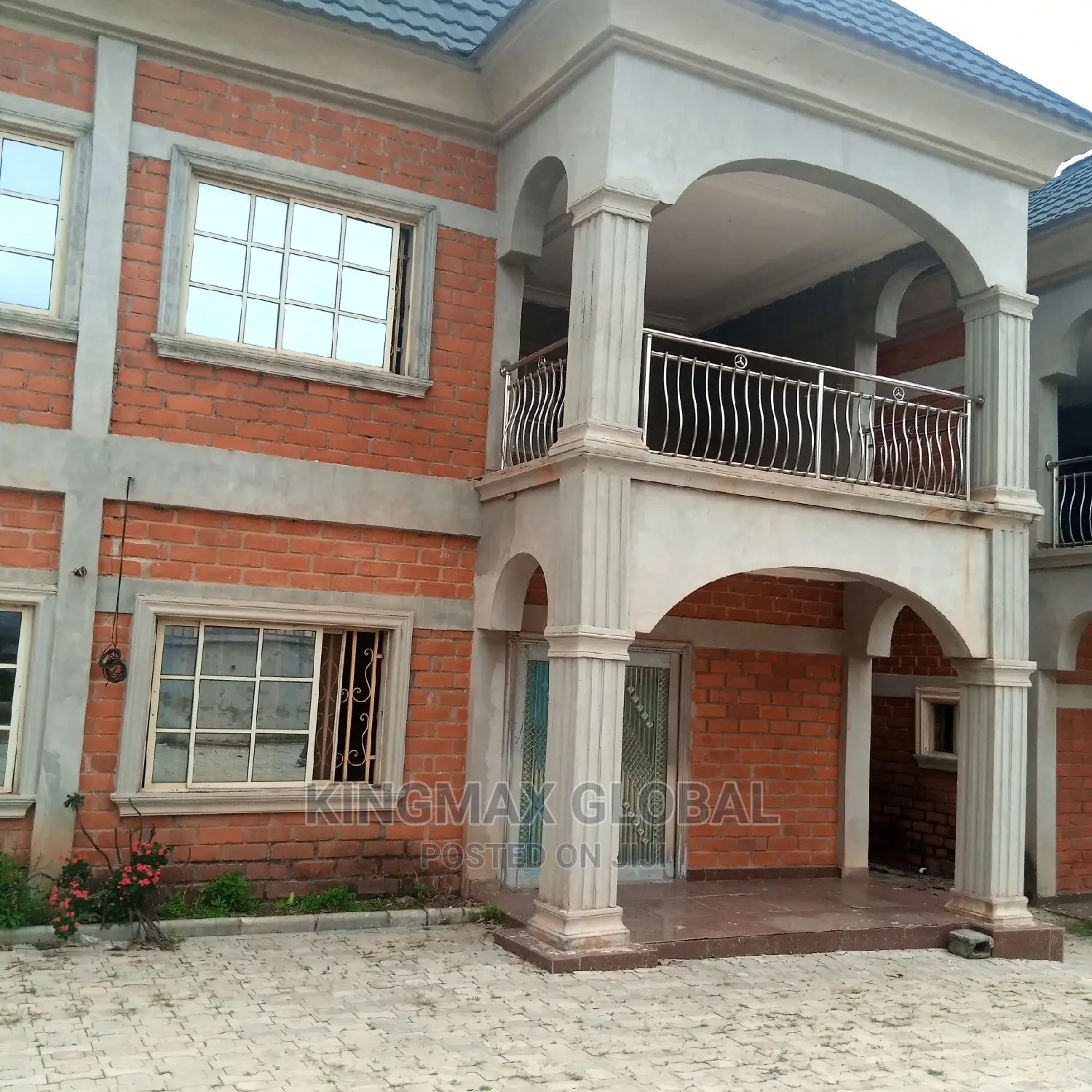 5bdrm Duplex in Guzape District for sale