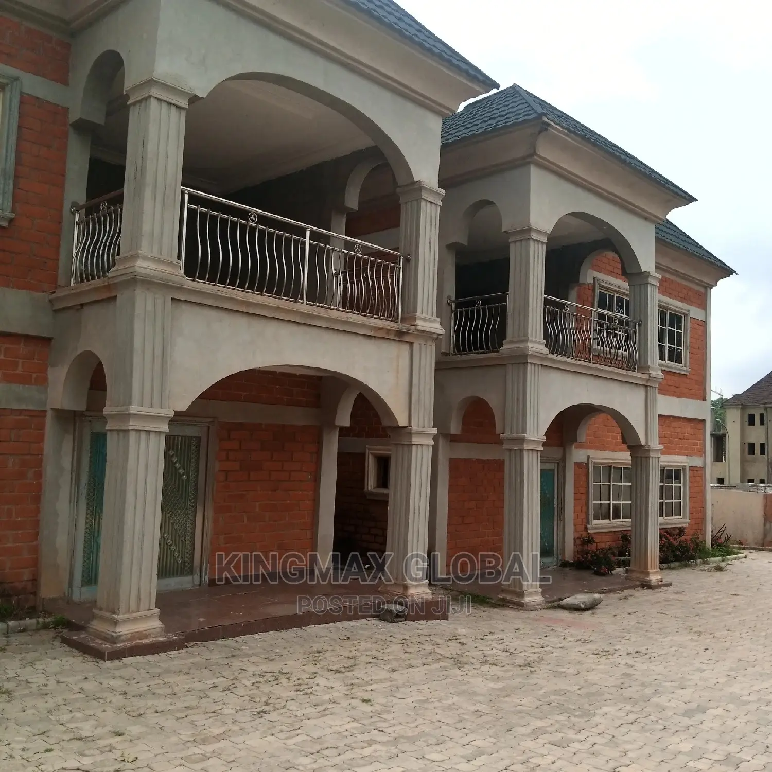 5bdrm Duplex in Guzape District for sale