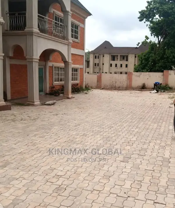 5bdrm Duplex in Guzape District for sale