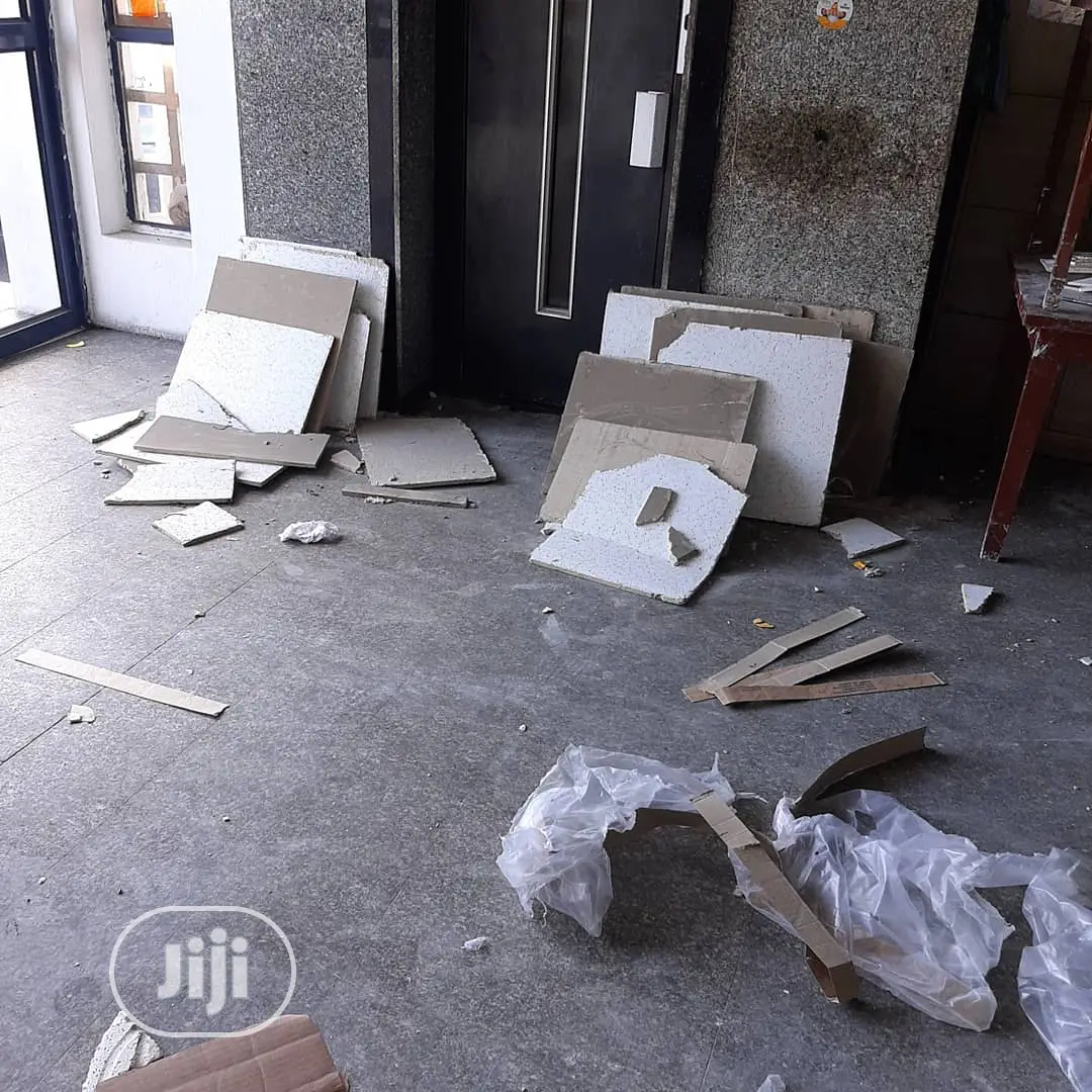 Suspending Ceiling, Drywall Plasterboard, Wooded Floors.