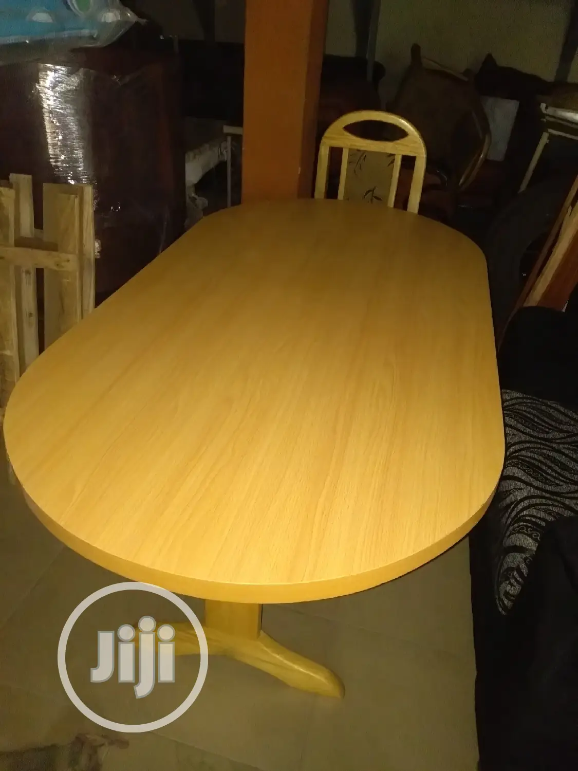 6 Seaters of Wooden Dinning Table