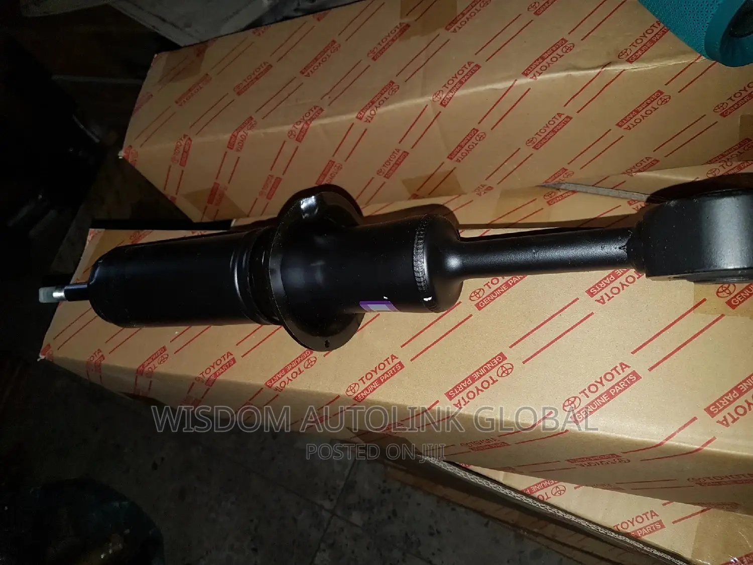 Front Shock Absorber for Lexus LX570 and Land Cruiser