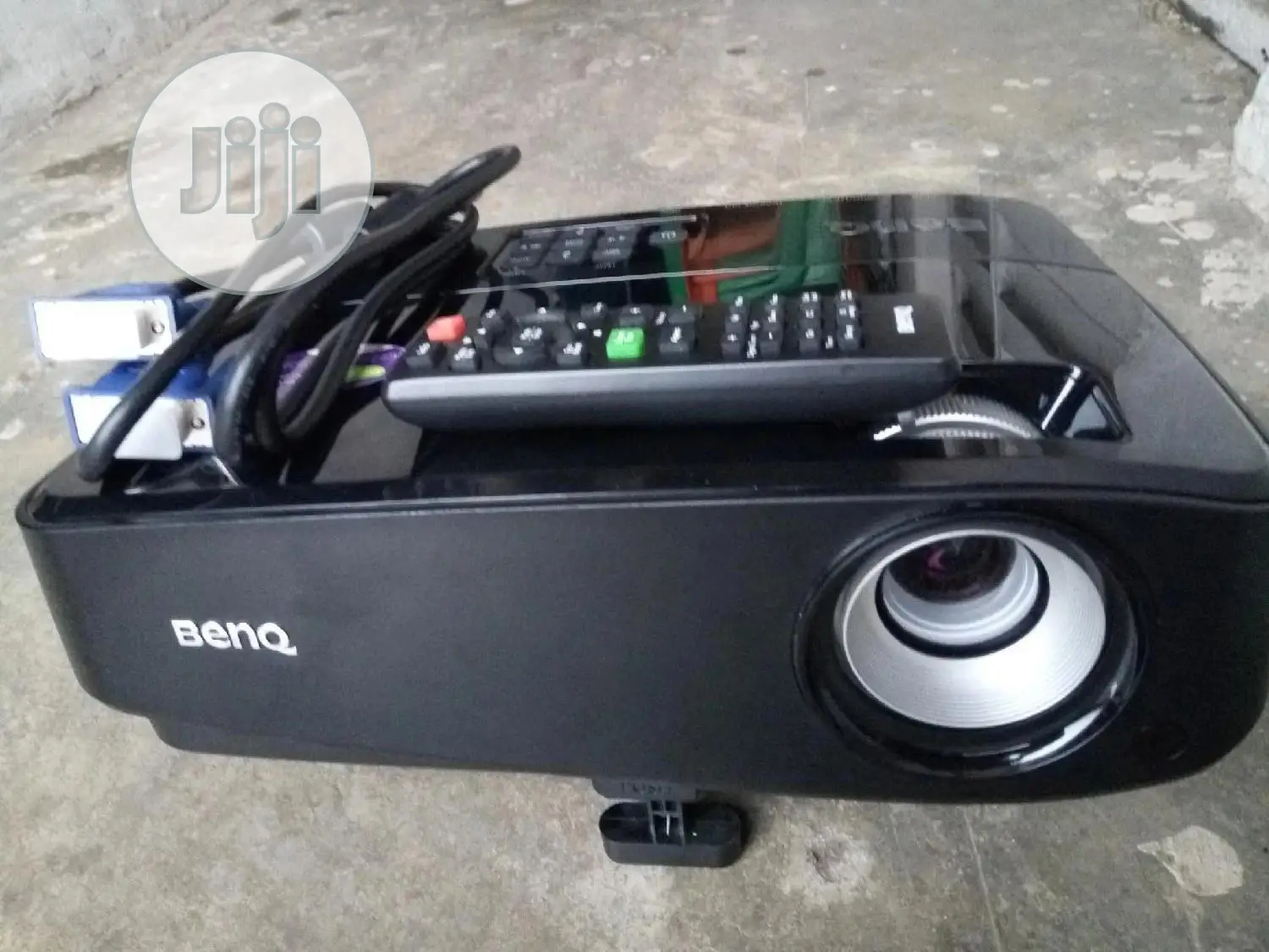 Clean Hdmi Benq 3000 Lumens Projector in Lagos