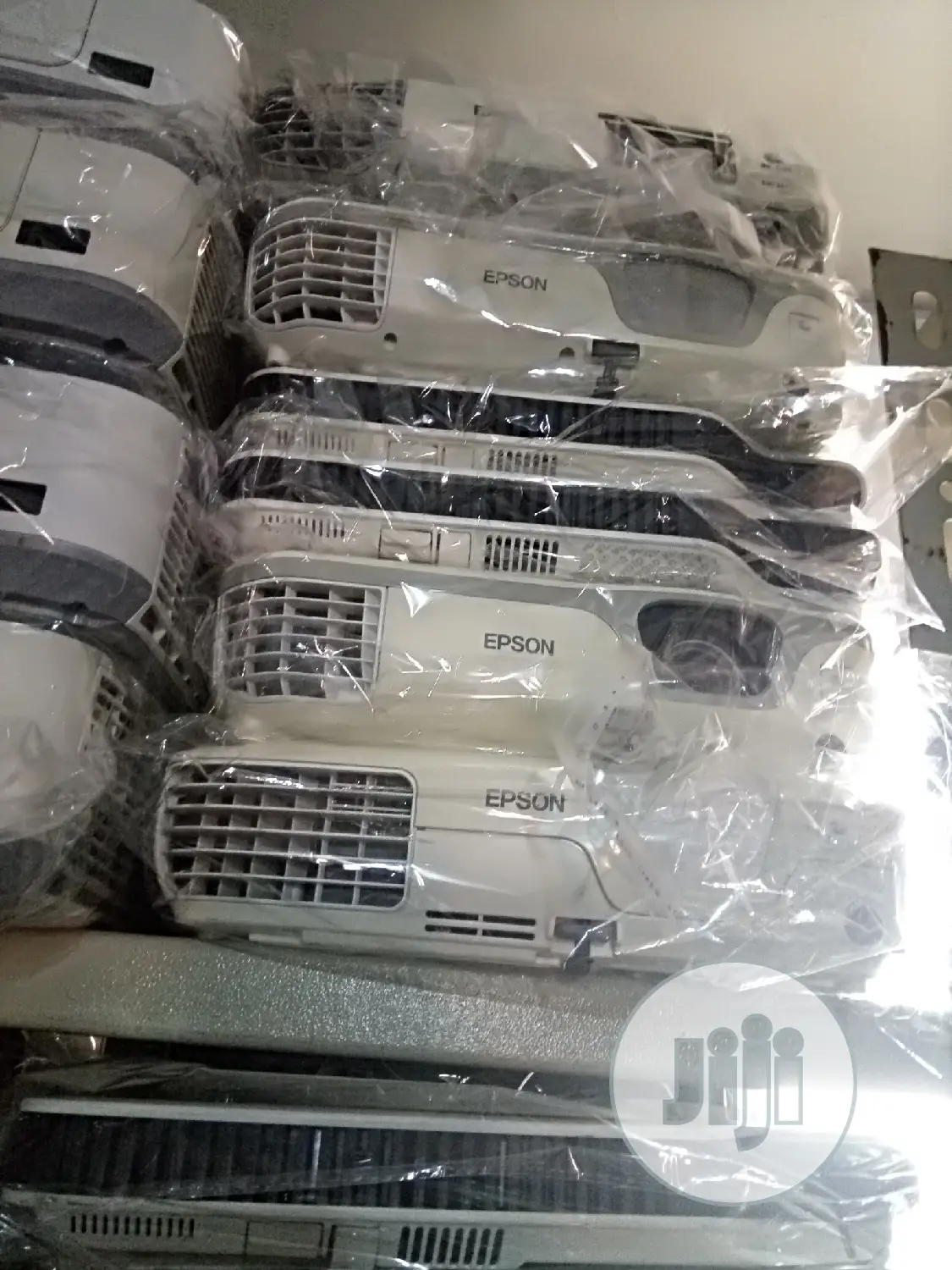 Direct London Use Projectors 2500 Lumens