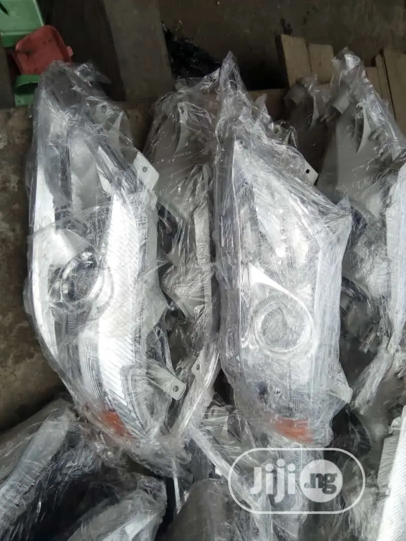 Toyota Camry 2010 Headlamp or Full Light