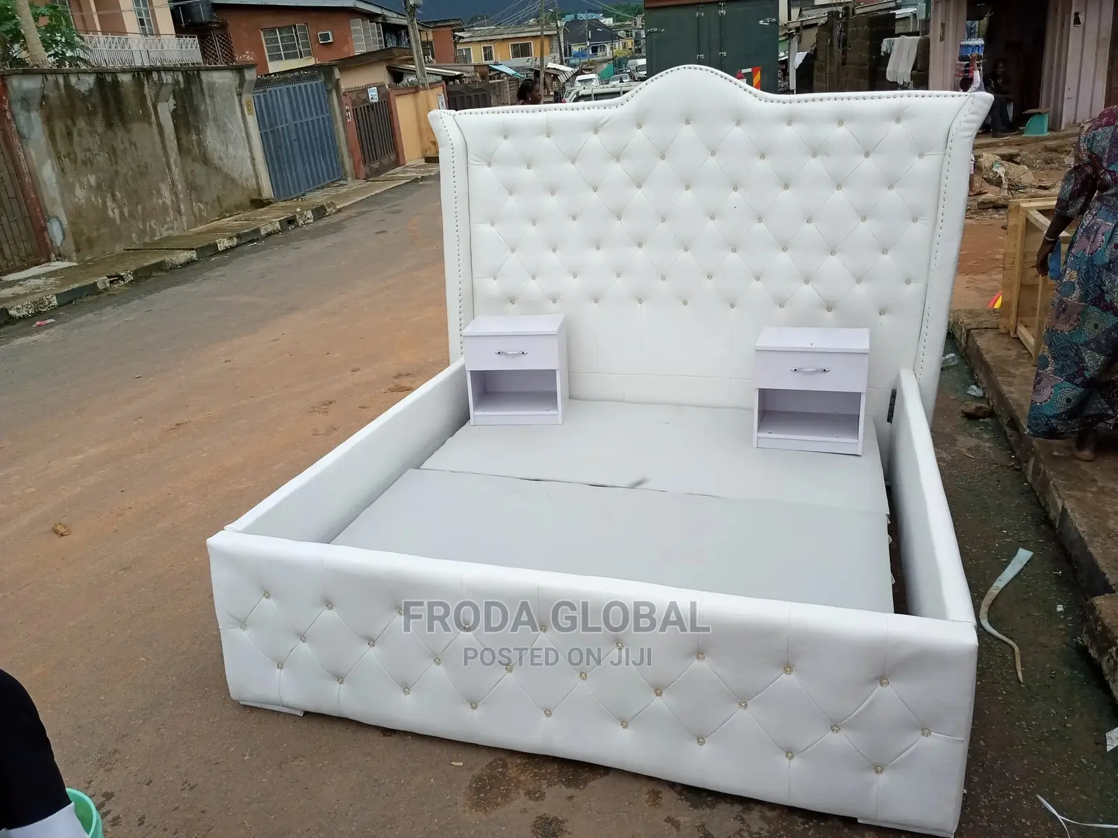 6by6 Feet Bed Frames With 2bedsides. Kings' Size Bed