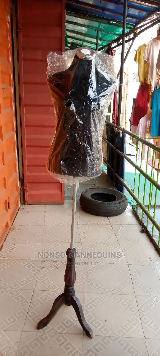 Pinnable Female Dressform With Tripod Stand
