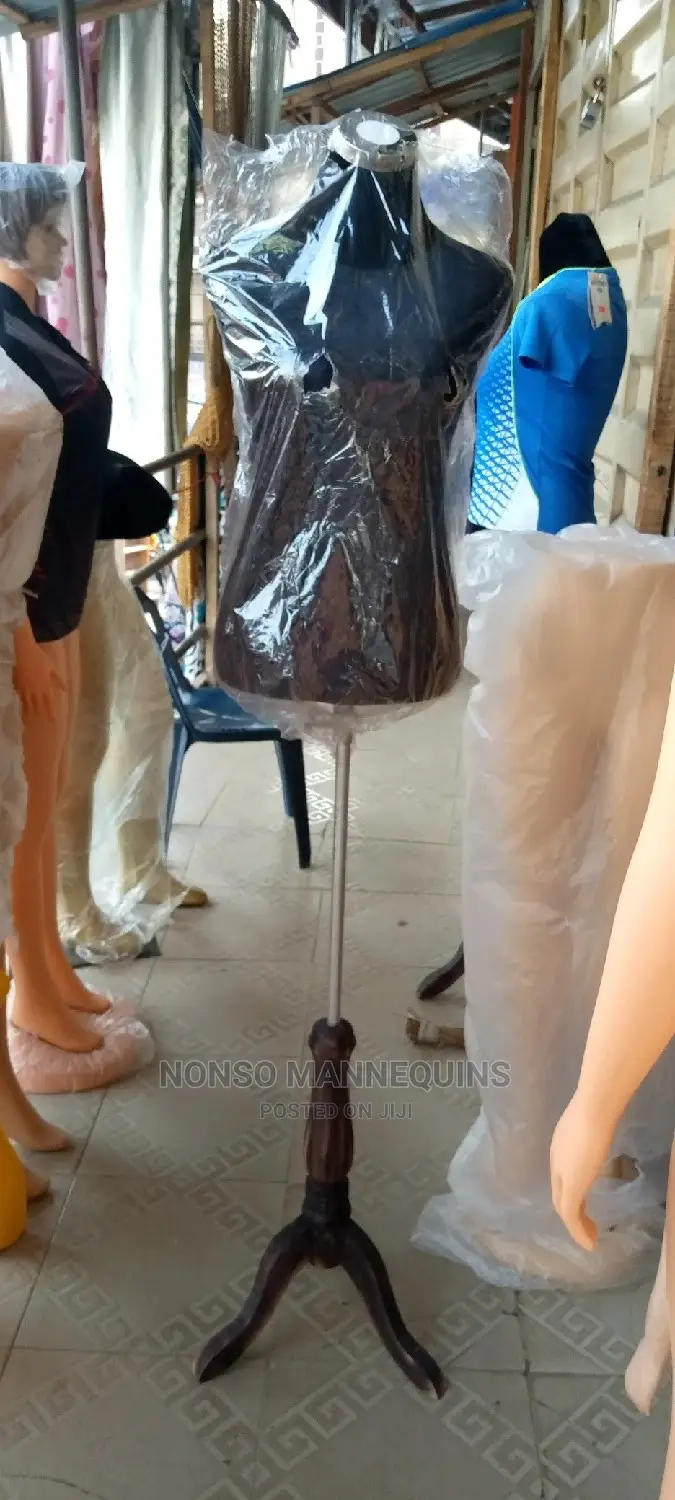 Pinnable Female Dressform With Tripod Stand