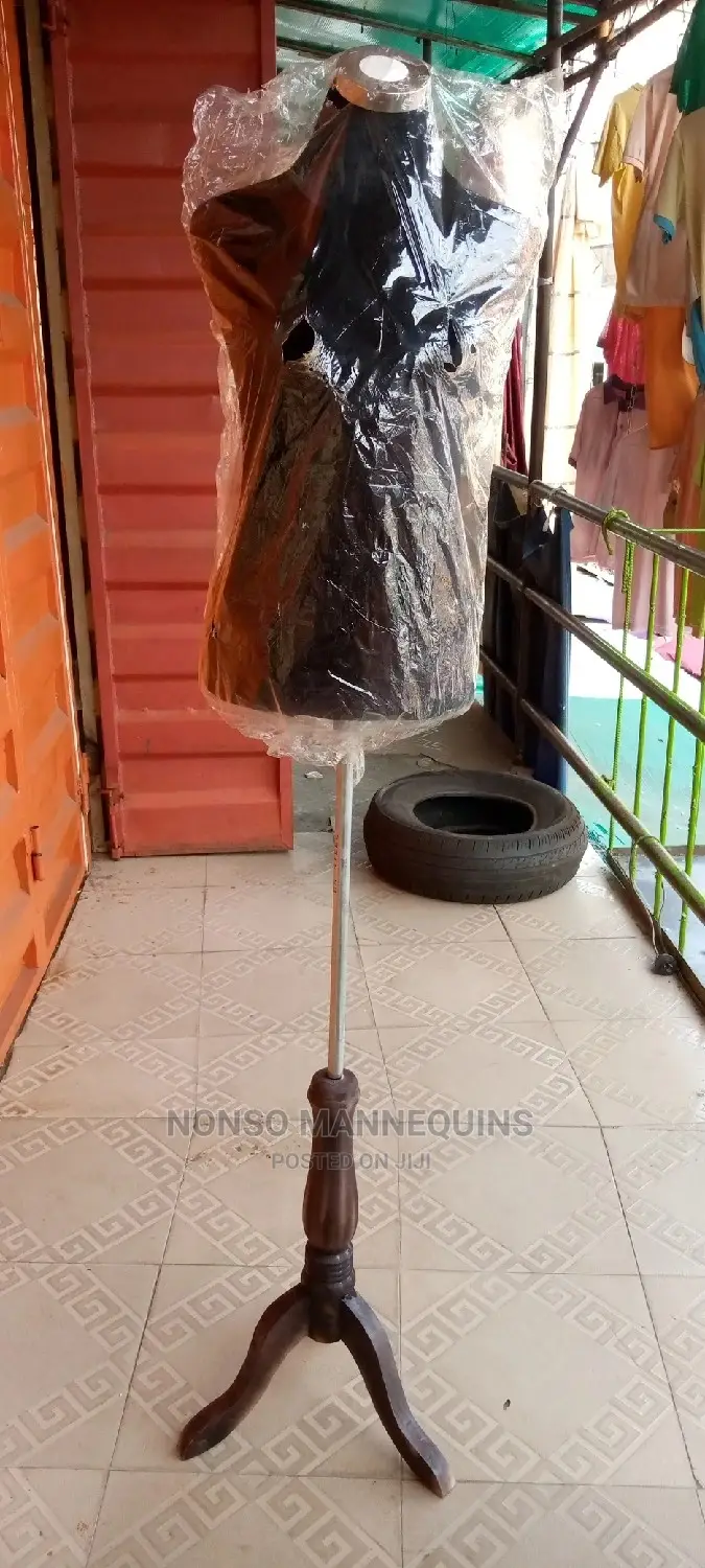 Pinnable Female Dressform With Tripod Stand