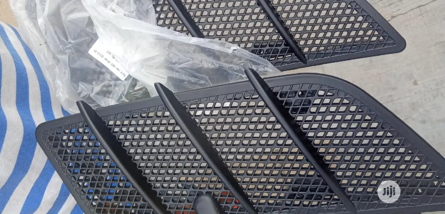 Mercedes Benz Bonnet Grille