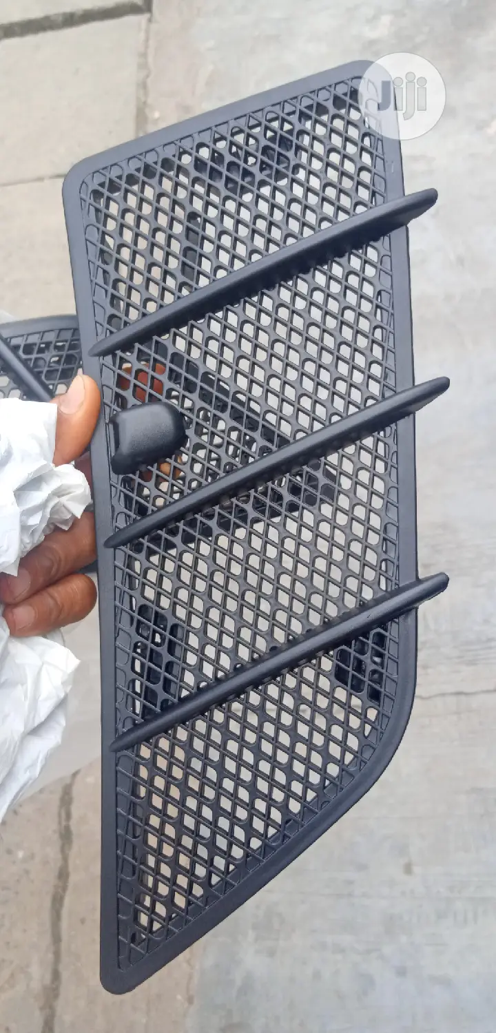 Mercedes Benz Bonnet Grille