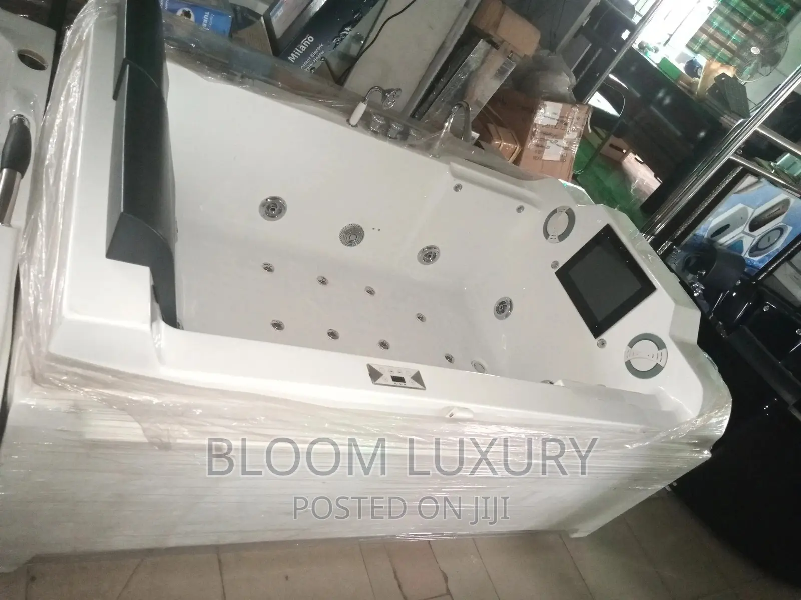 Double Jacuzzi With T.V